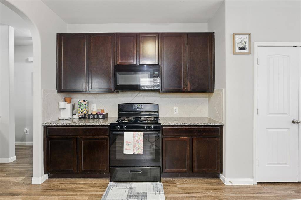 The kitchen features wood cabinets,creating a clean and timelessaesthetic.