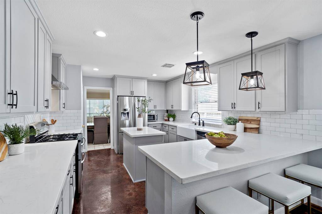 The oversized peninsula with bar seating provides plenty of prep space and serves as the perfect spot for casual dining or entertaining.