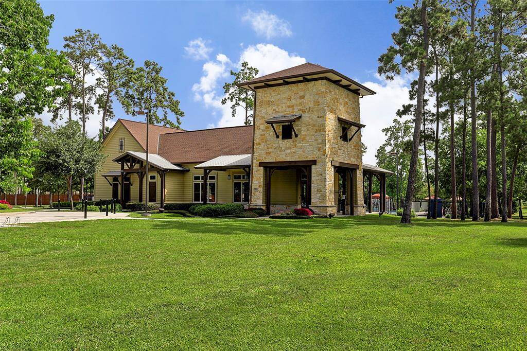 Recreation Center-A large, resort-style recreation center is a major highlight, offering a variety of activities.