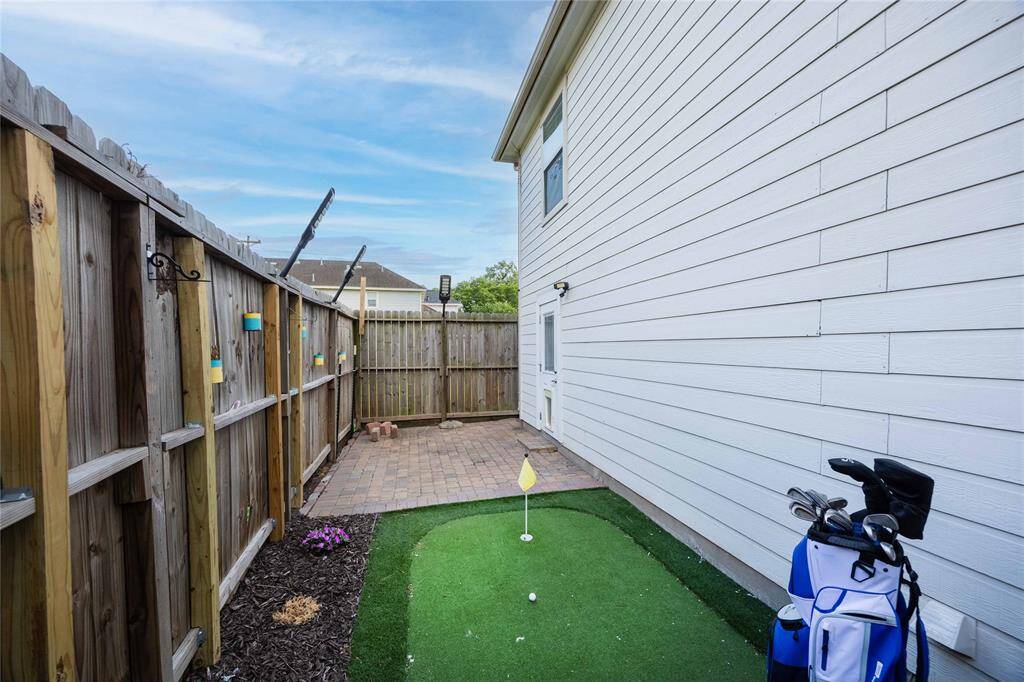 Side yard-most of these plans don't get a yard