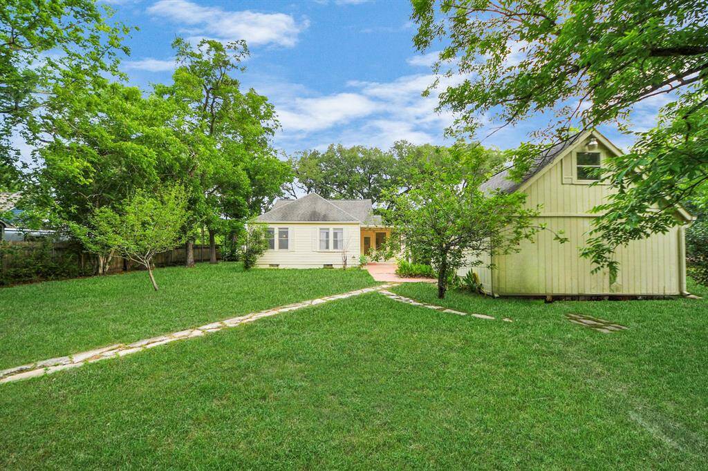 This photo shows the impressive size of the backyard, offering abundant space for outdoor fun, gardening, and relaxation.
