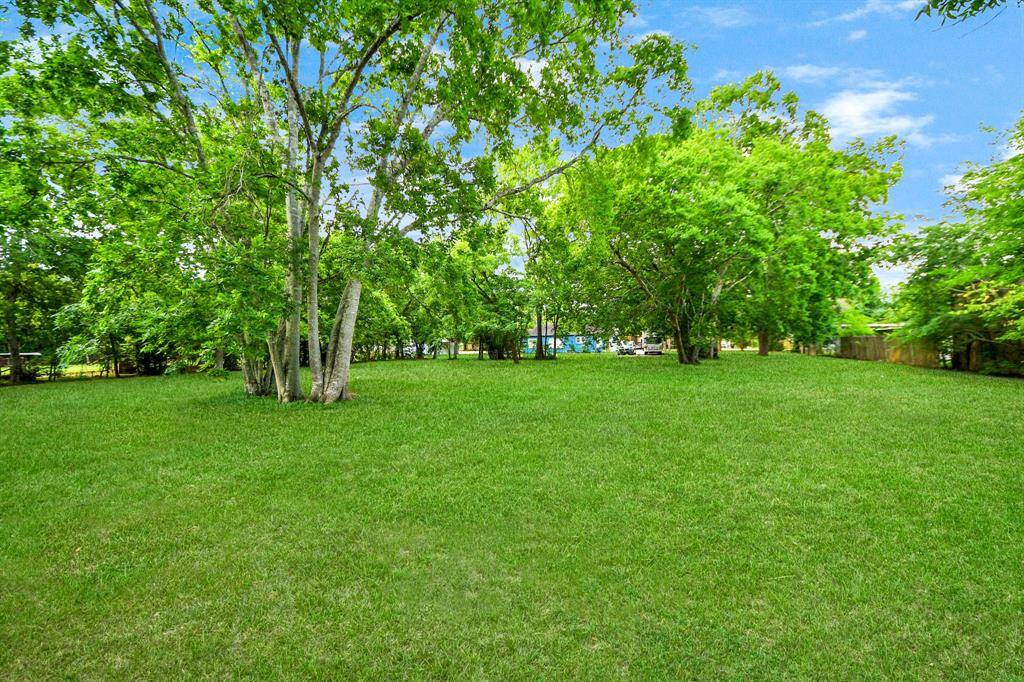 A lot this size, especially in today’s market with new construction, would come with a pretty penny—making this spacious yard a rare and valuable find.
