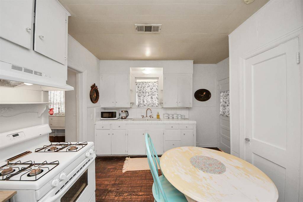 Doing the dishes feels a little less like a chore with a cheerful view out the kitchen window making this everyday task a bit brighter.