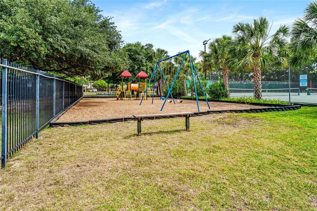 Neighborhood amenities include 2 playgrounds and 9 tennis courts.