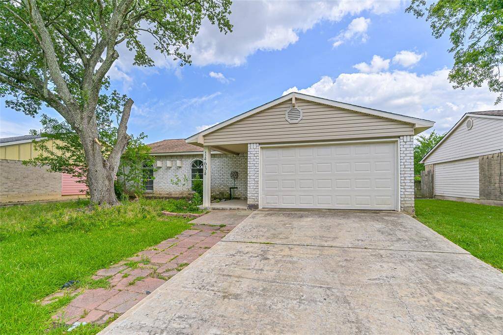 Beautiful 3/2/2 in Pine Trails!