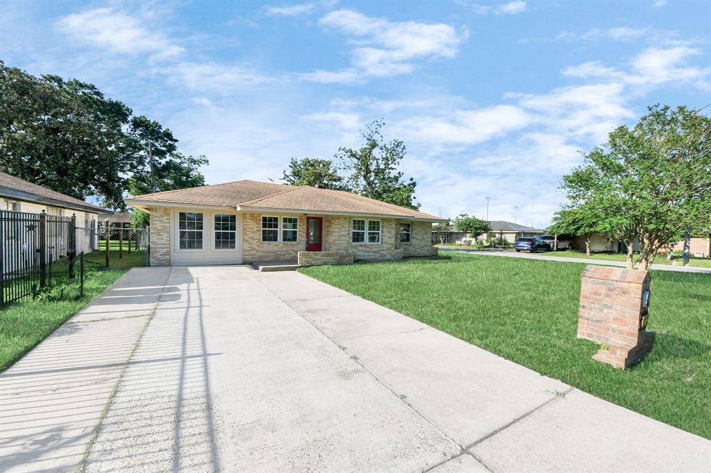 Welcome to 149 E Riverwood Dr