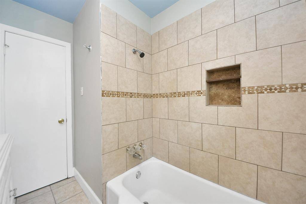 Full bathroom