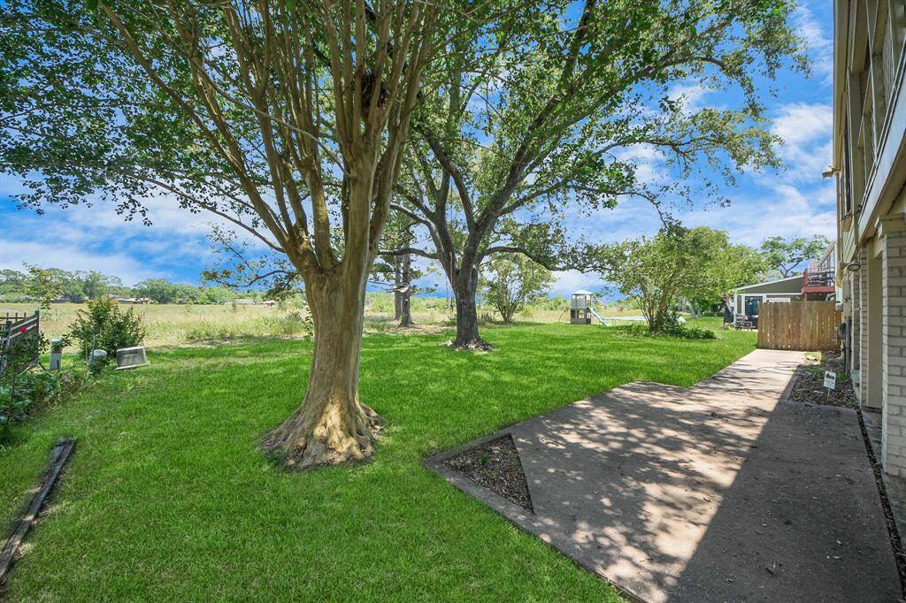 Open backyard and no back neighbors