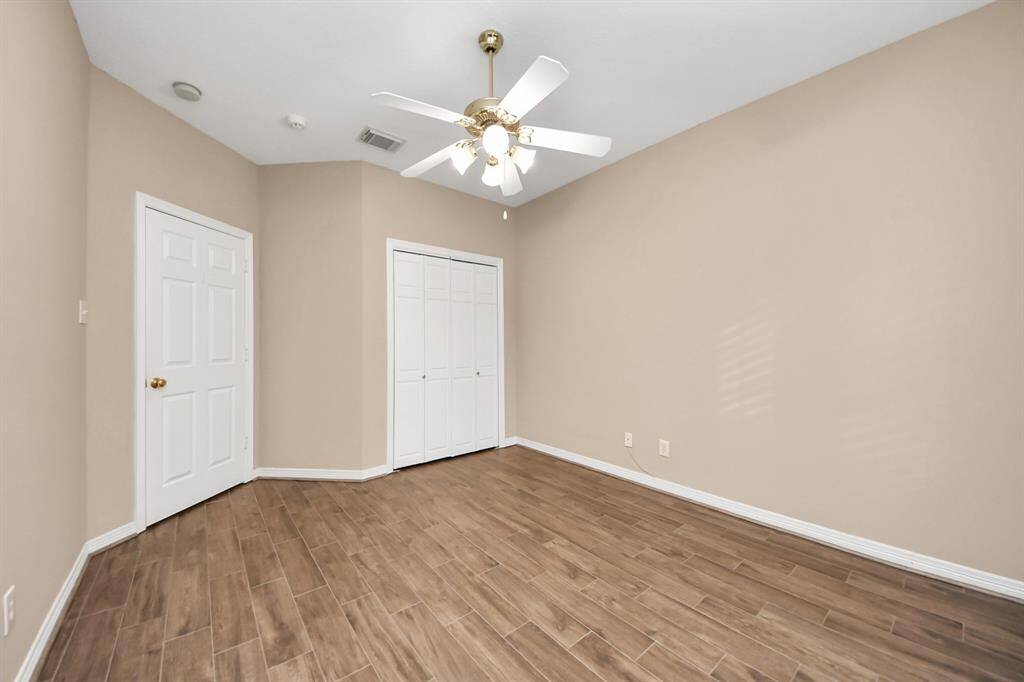 This room also has a nice closet space!