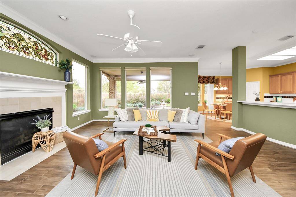 From this angle, you can see the kitchen and breakfast area—and, of course, even more natural light!