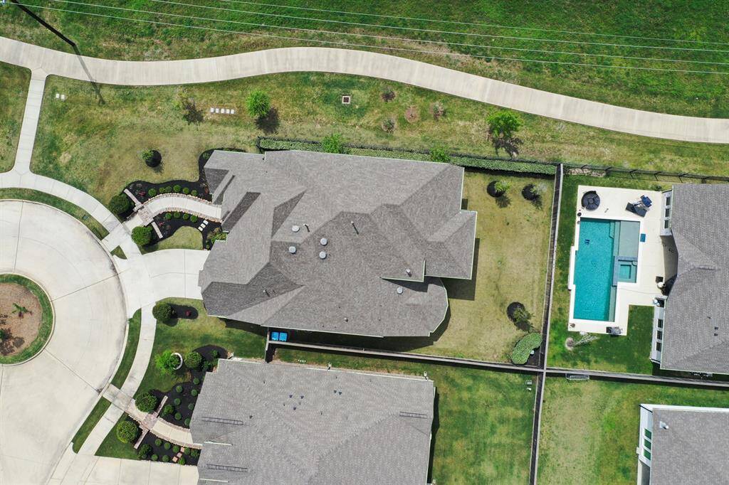 Bird’s-eye view of the home nestled in a peaceful cul-de-sac