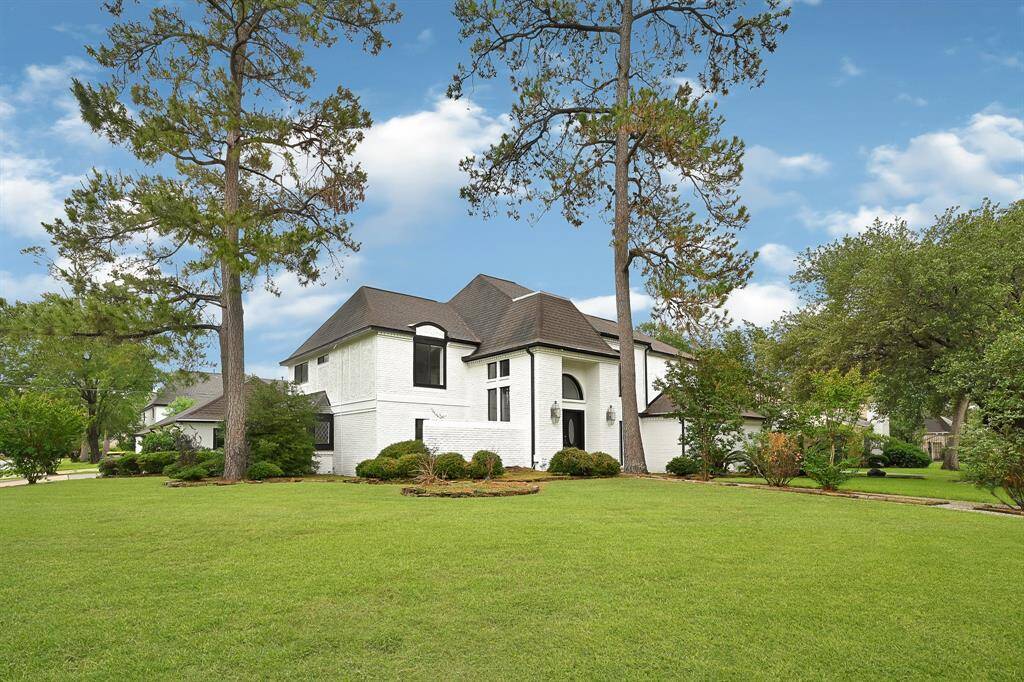 Welcome home to 15618 Banty Falls Ct.