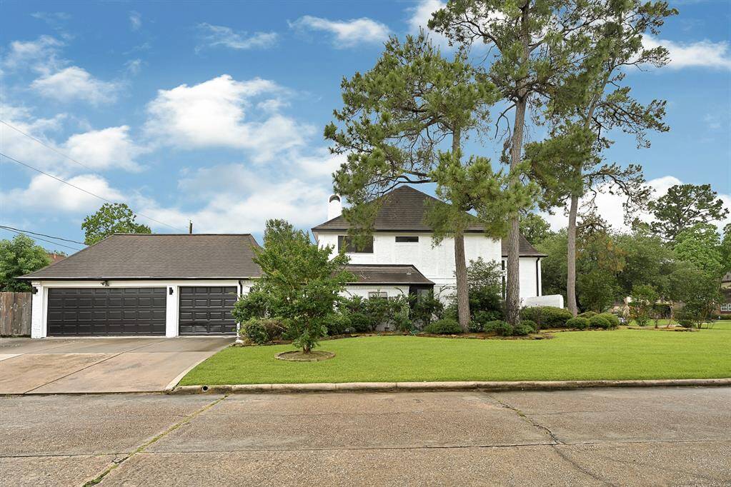 Corner lot with side street driveway