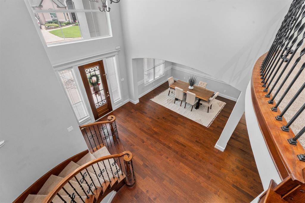 Fresh interior paint throughout