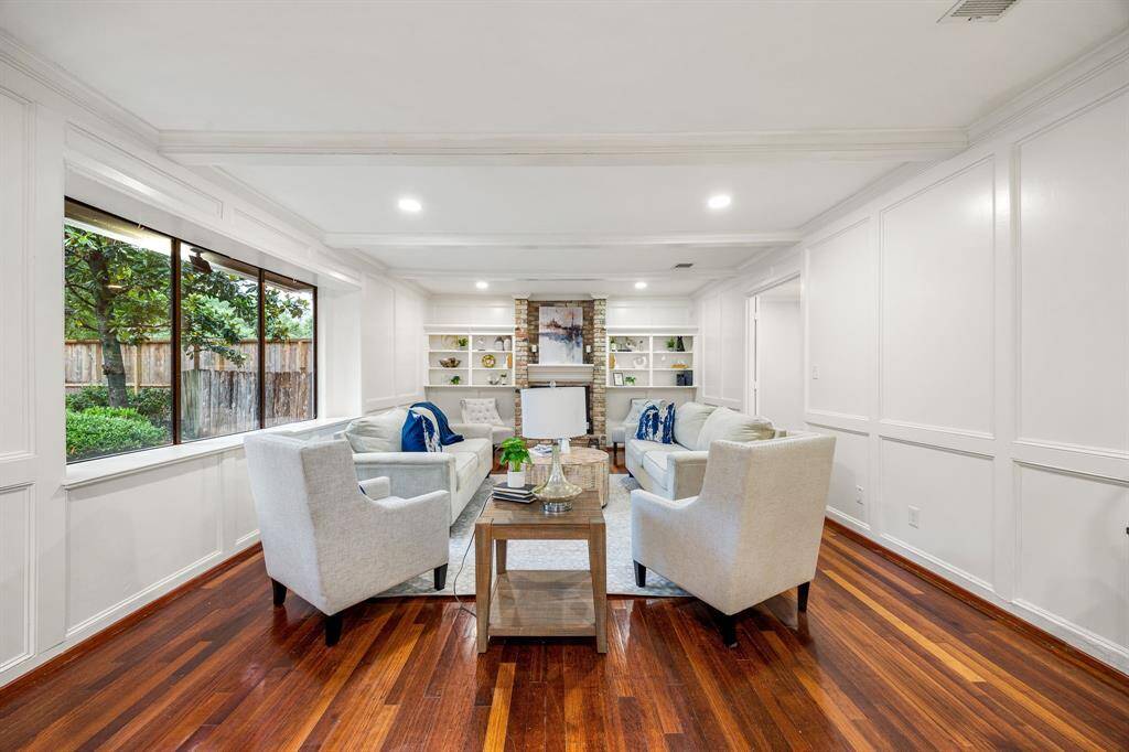 Large windows offer beautiful views of the backyard and sparkling pool, seamlessly blending indoor and outdoor living