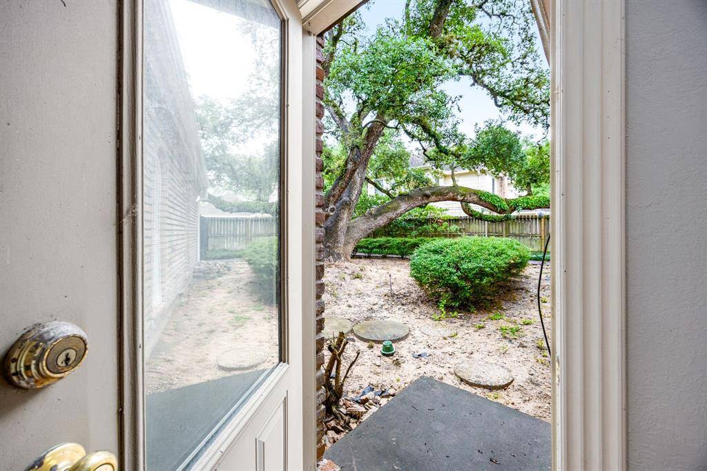 Step outside to the primary to your own private courtyard with a beautiful oak tree keeping you company!