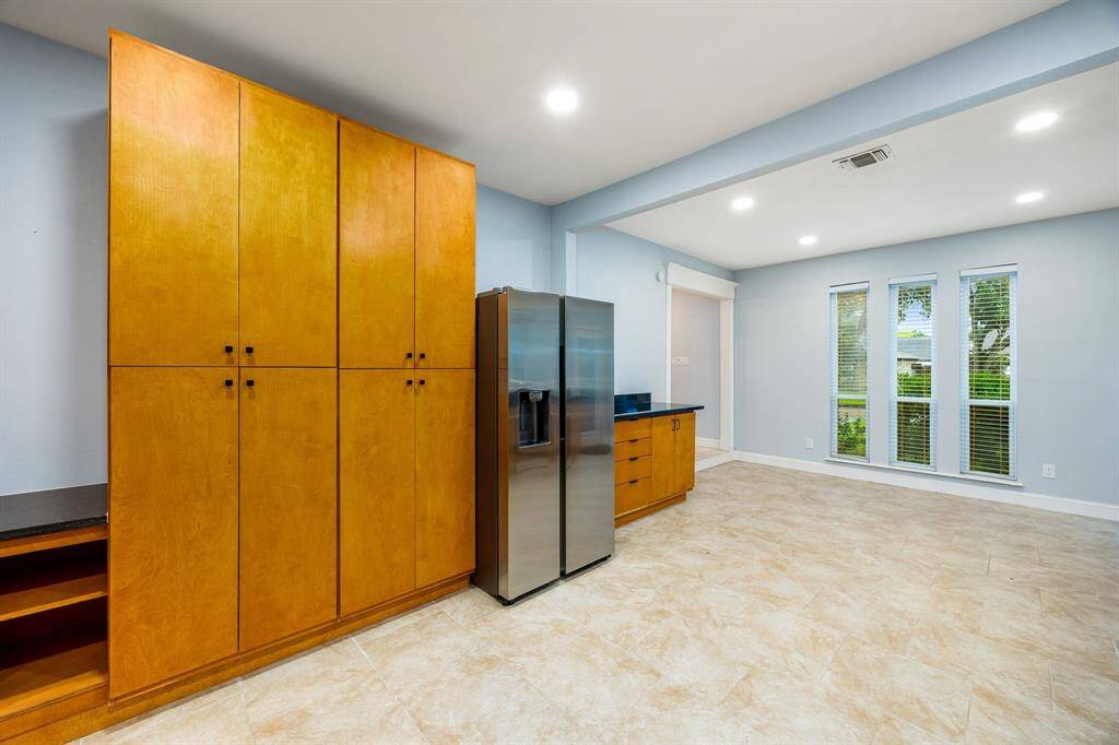 Numerous drawers offer plenty of storage, keeping everything organized and within easy reach.