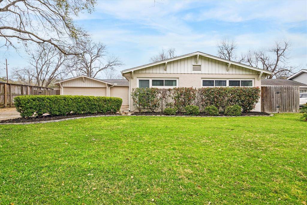 Don't miss your opportunity.  With updated flooring, bathrooms and fresh paint throughout this home is truly ready for you to move in!