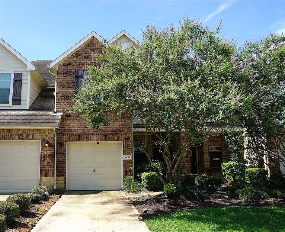 Welcome Home to 1608 Grable Cove in the Prestigious Subdivision of Gleannloch Farms!