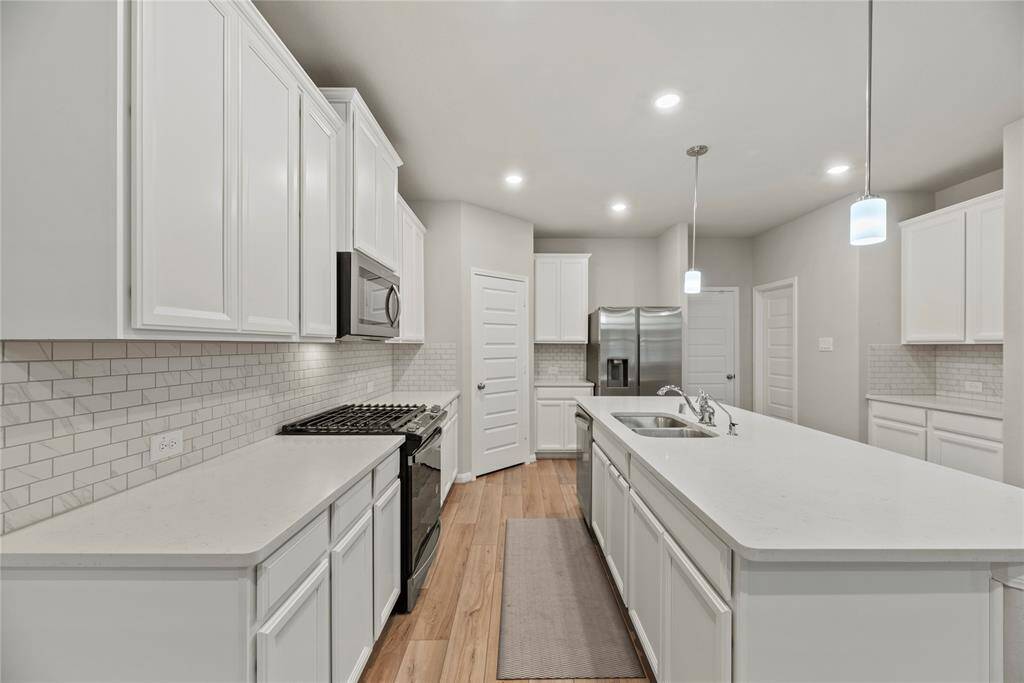 Crisp white cabinets provide a clean and timeless look, enhancing the sense of brightness and openness in this space.