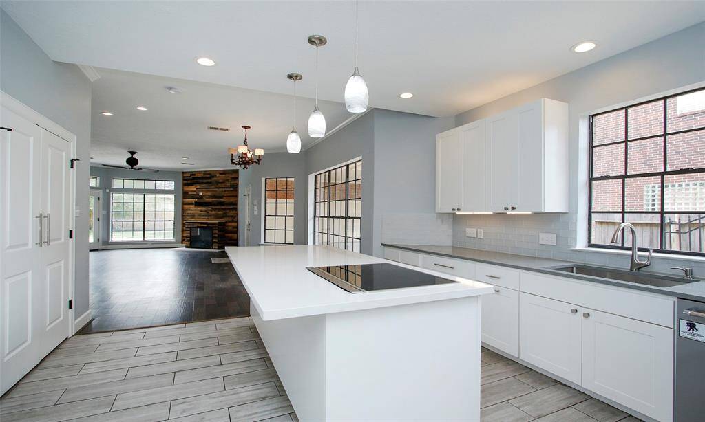 The electric cooktop is conveniently set on the kitchen island, perfect for efficient cooking.