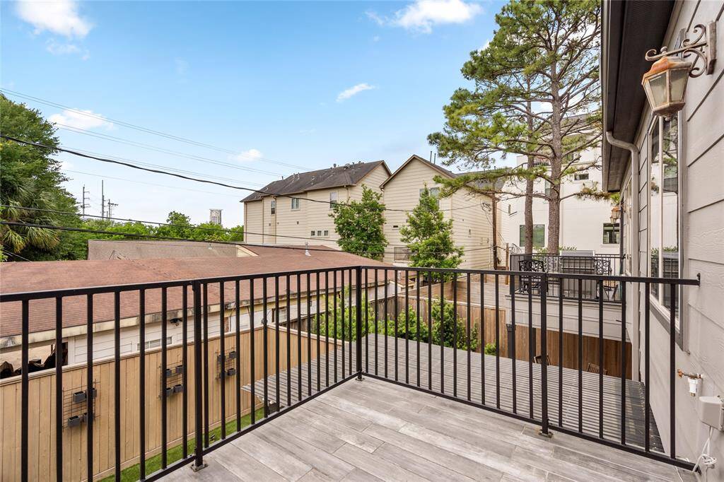 Outdoor patio off the living room