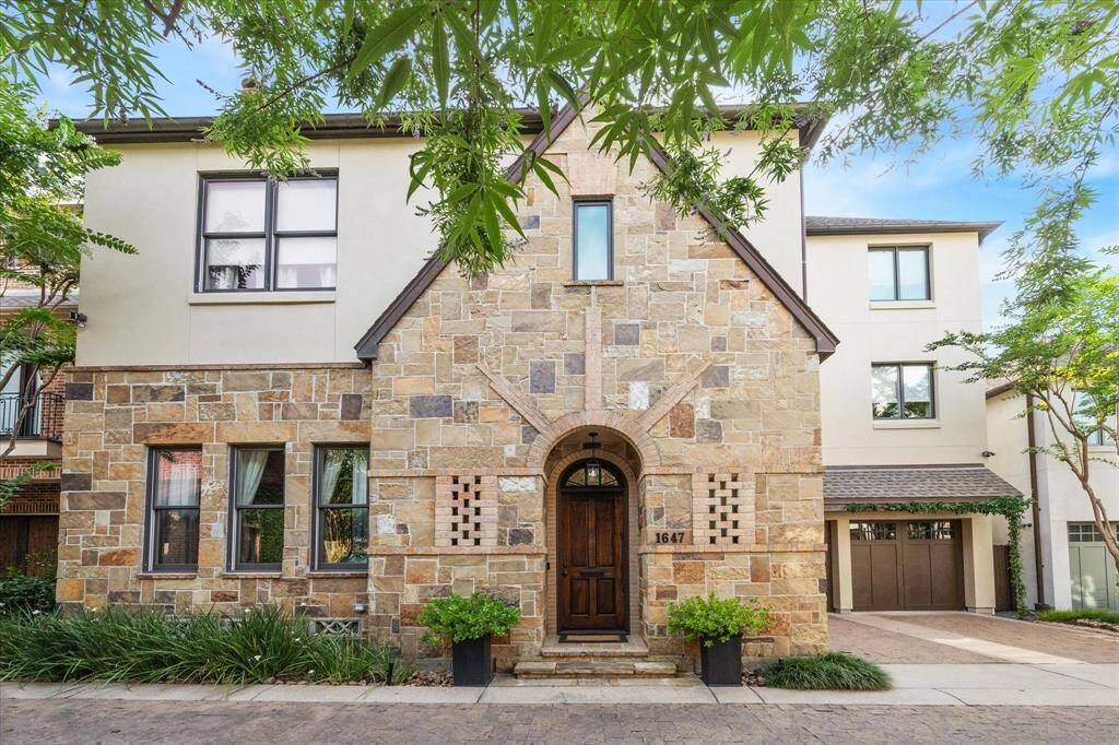 Elegant Patio Home in Gated Museum District Community!