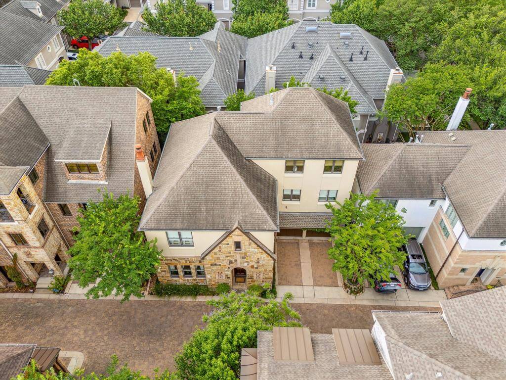 Bird's-eye view of 1647 Bissonnet.