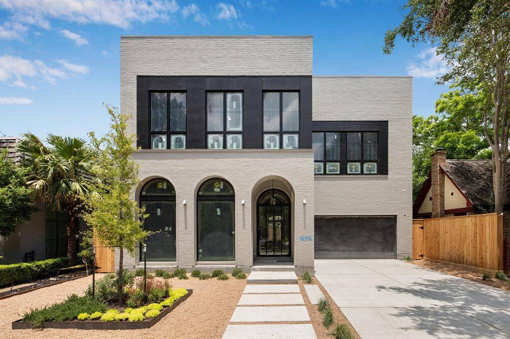 An incredible collaboration between Gotham Development and Allie Wood Design Studio. Find luxury at its finest in this Modern new construction in Boulevard Oaks. Made for both Formal Entertaining and Casual Living, this home offers many incredible features and details like no other! Brick and Hardi Exterior.