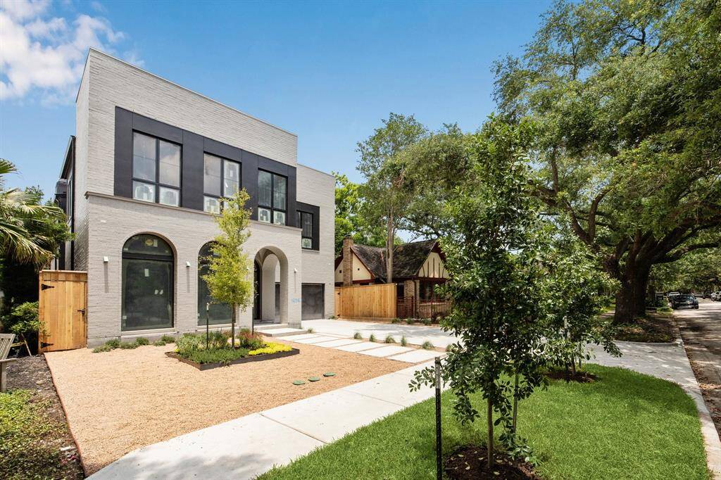 Modern, Elegant Low Maintenance Landscaping.