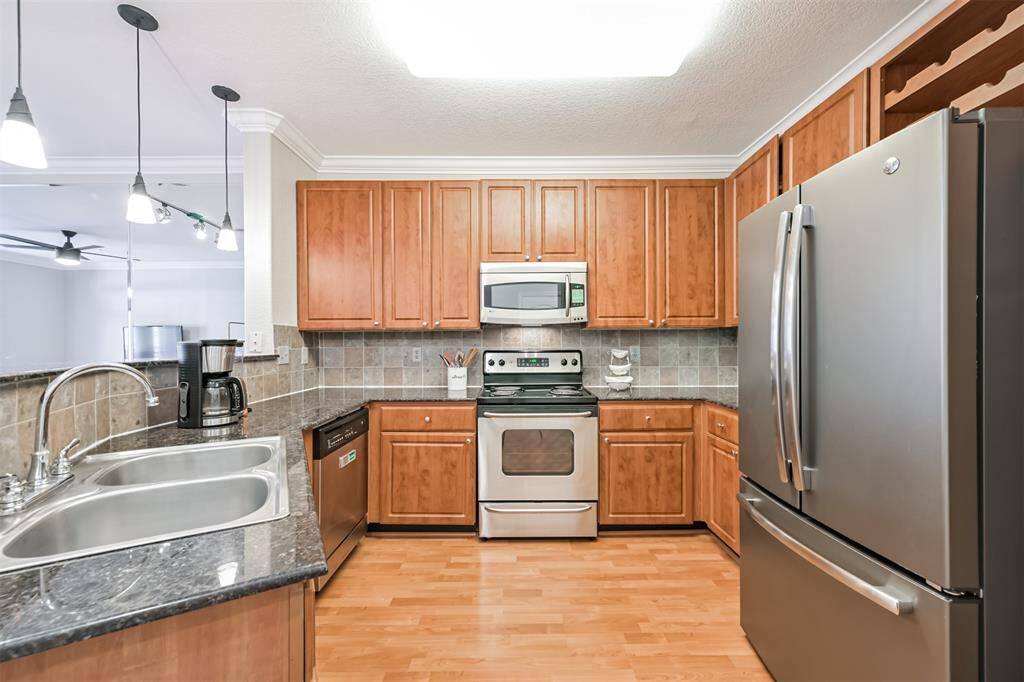 LOTS of counter and cabinet space! And, plenty of room to move around!