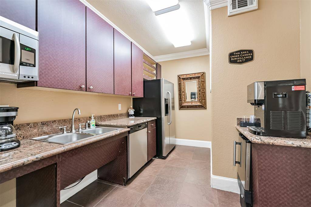 Small kitchen facility in the club room.