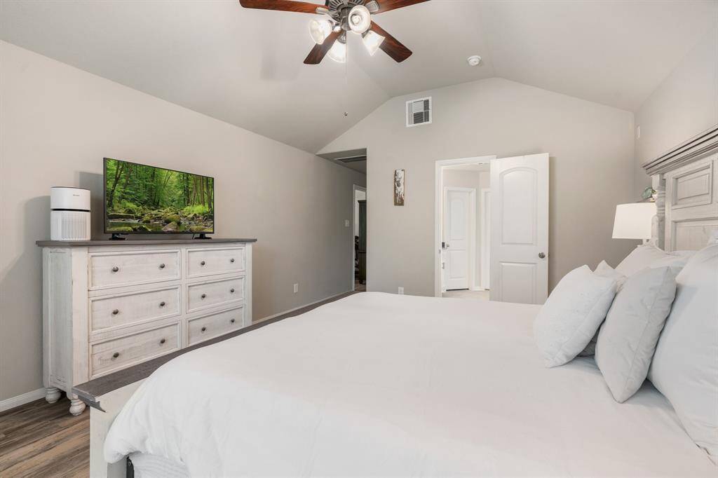 vaulted ceiling and en-suite bathroom