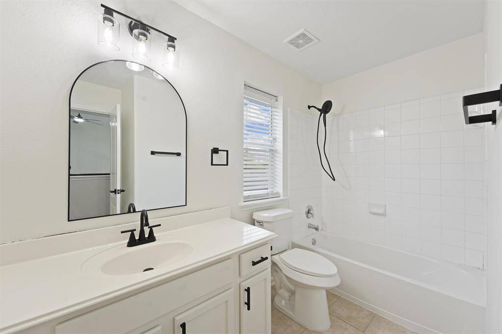 Upstairs Bathroom #2