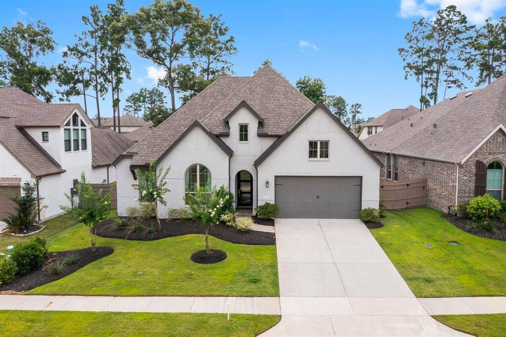 Welcome home to 17460 Chestnut Cove Drive in the master-planned community of Artavia. This estate offers a 2,910 sf home with 4 bedrooms, 3 full baths, and a 2.5 car garage with epoxy flooring. There is also a front office and a spacious bonus room.