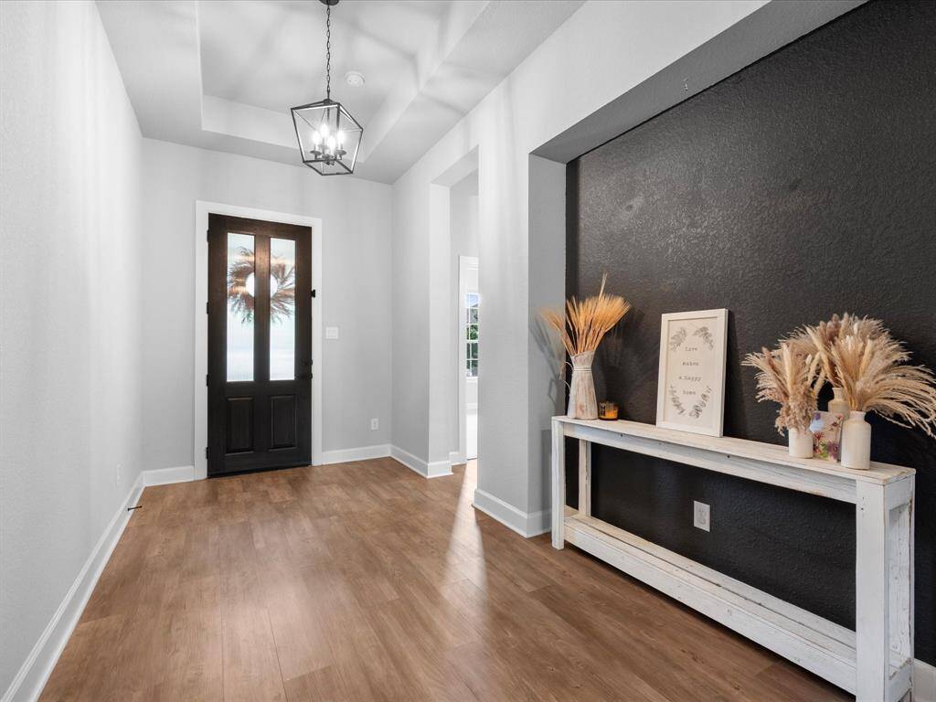 Back to the Entry, the natural lighting fills the area!