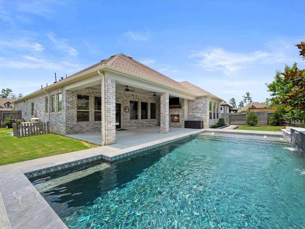 Side yard still available on this lot on both sides - bring your pets!
