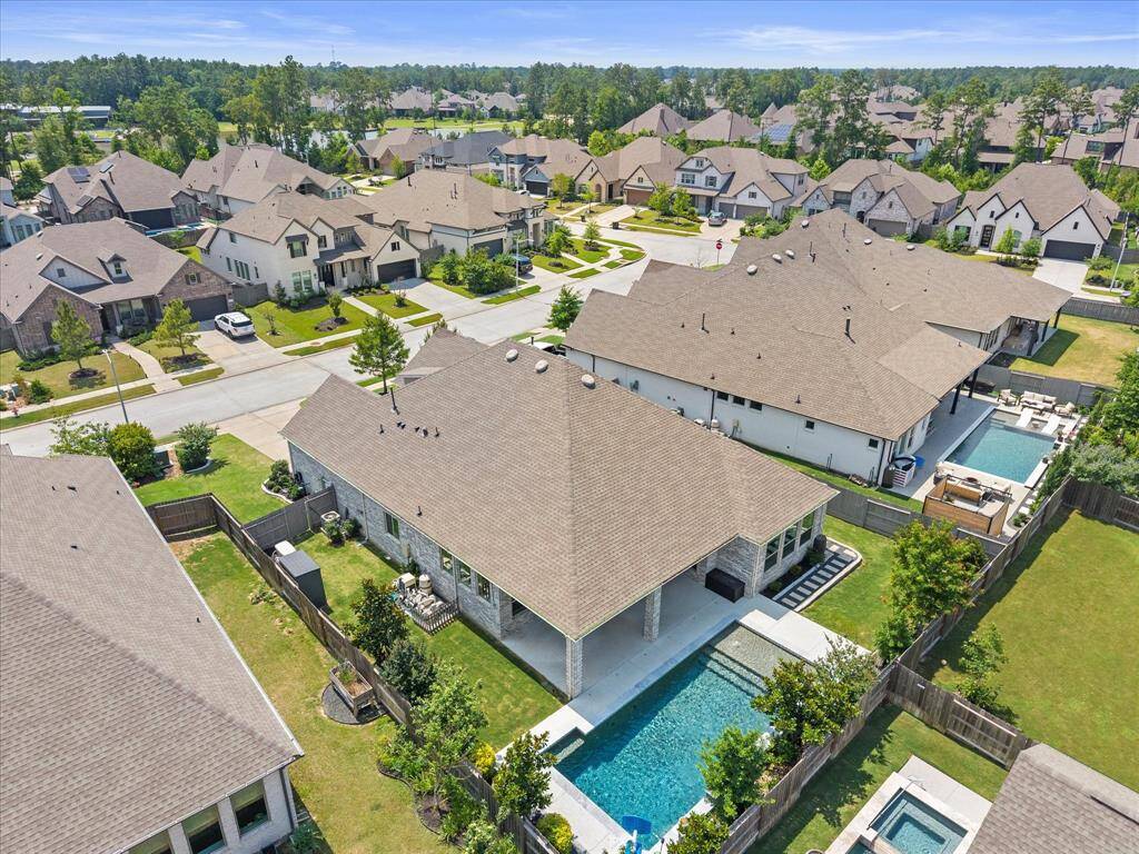 Aerial View of the home and block just 2.5 blocks from the COMMUNITY PARK, CLUBHOUSE, POND!