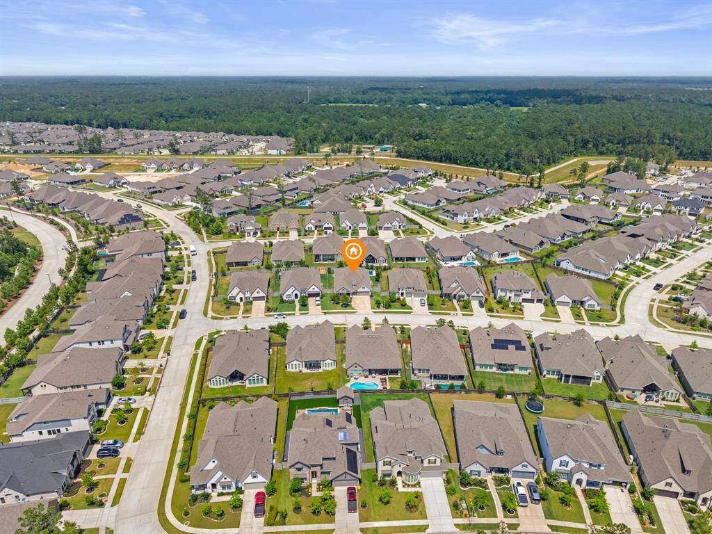 Aerial View of the home and block just 2.5 blocks from the COMMUNITY PARK, CLUBHOUSE, POND!