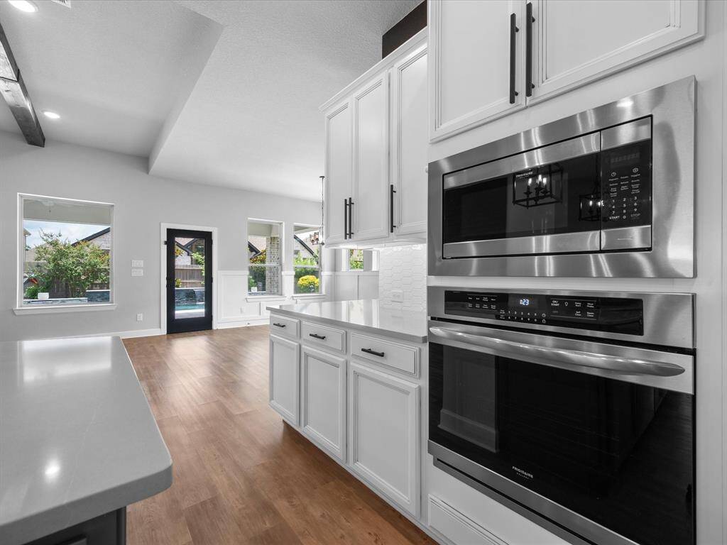 Built-In microwave & convection oven.
