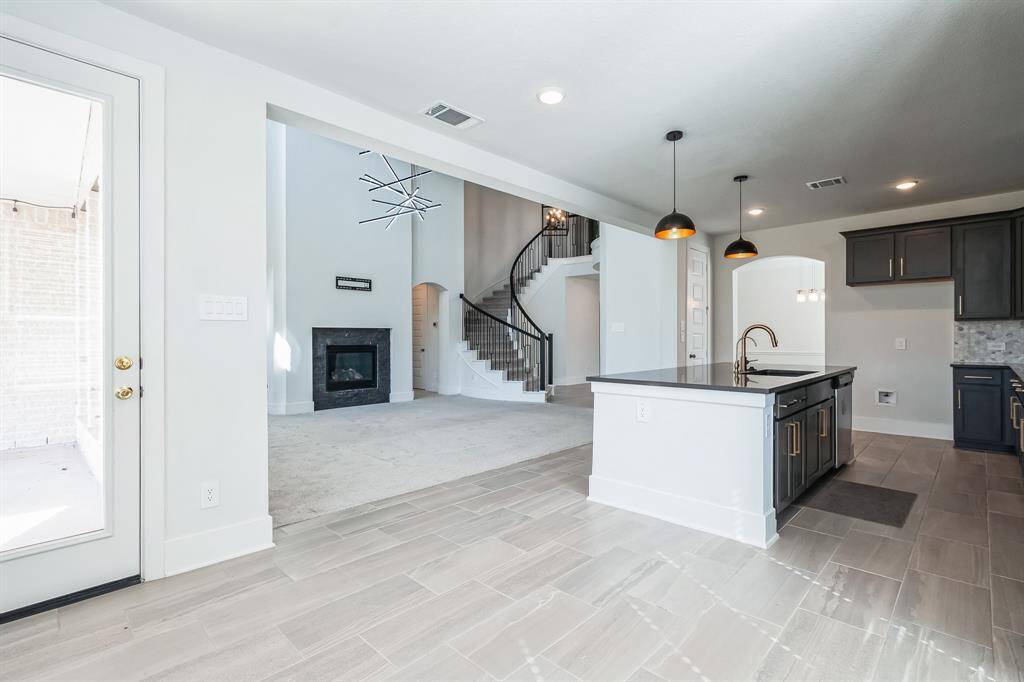 Breakfast area and kitchen