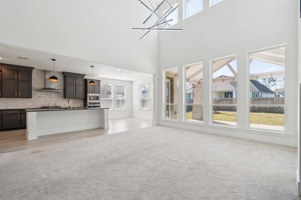 Living Room, kitchen and breakfast area