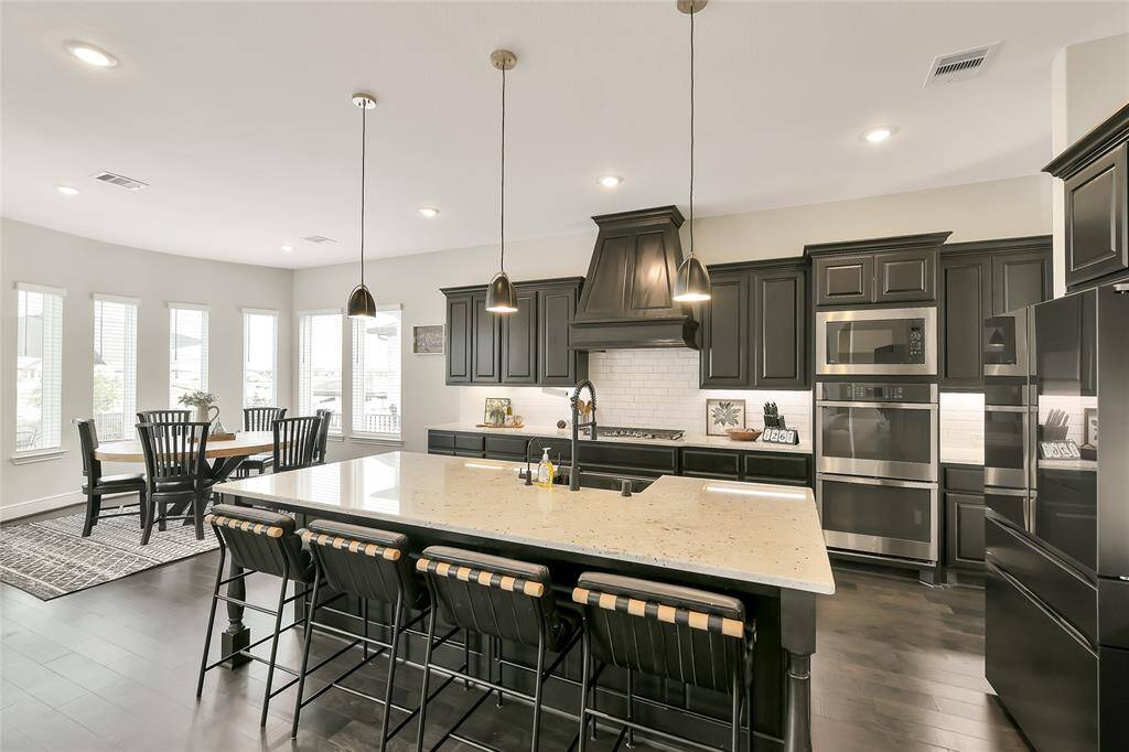 Expansive island seats four with ease—an inviting spot for casual meals, morning coffee, or lively conversation.