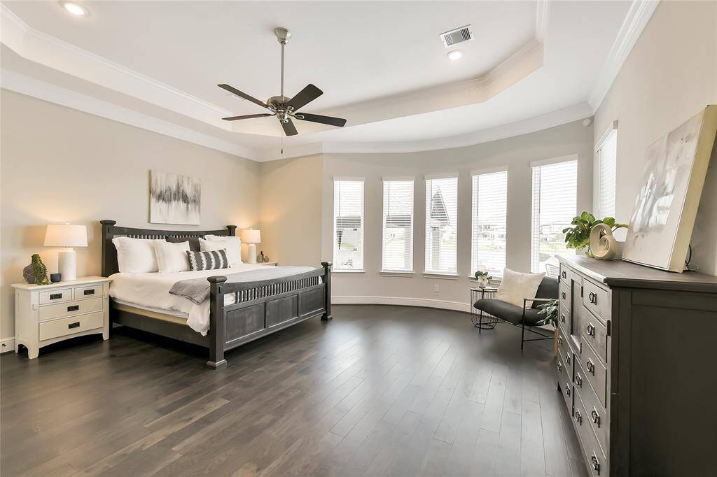 Spacious Primary Suite with views to the lake and pool.