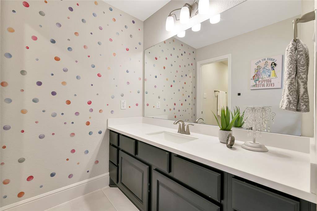 Jack n Jill bathroom shared by 2 upstairs bedrooms.  Decor is easily removed.