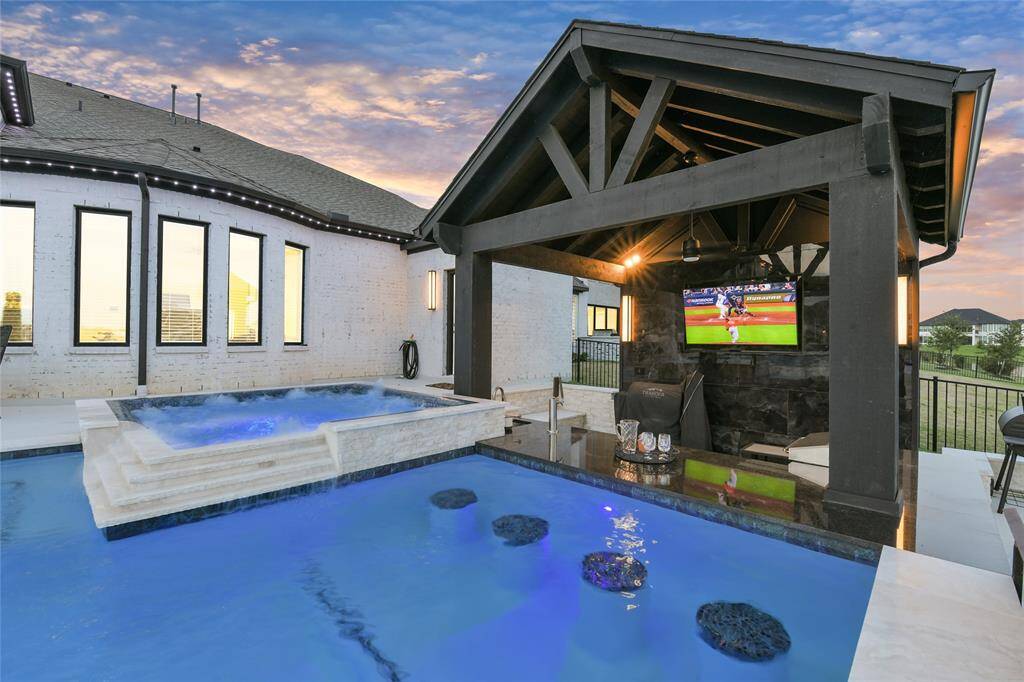 Picture yourself coming home to this set up each day.  Lake life at its finest--note the easy reach to the Kegerator!