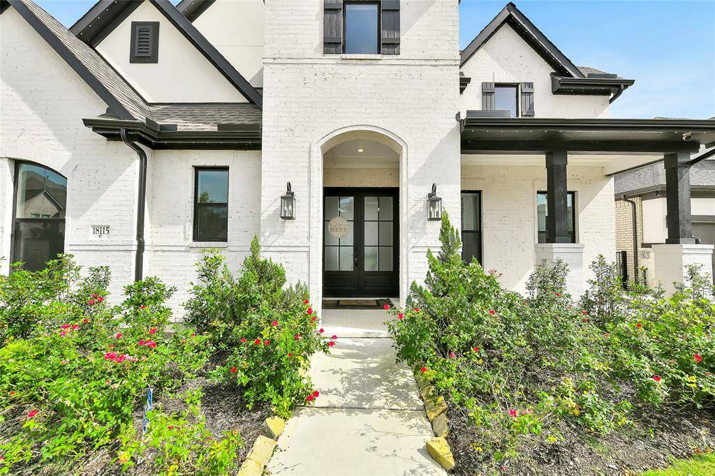 Take a closer look at this beautiful finish on the white brick.  Such a perfect complement to the black details.  Note the LED lights installed throughout the home's roofline which provide lighting as well as holiday effects.