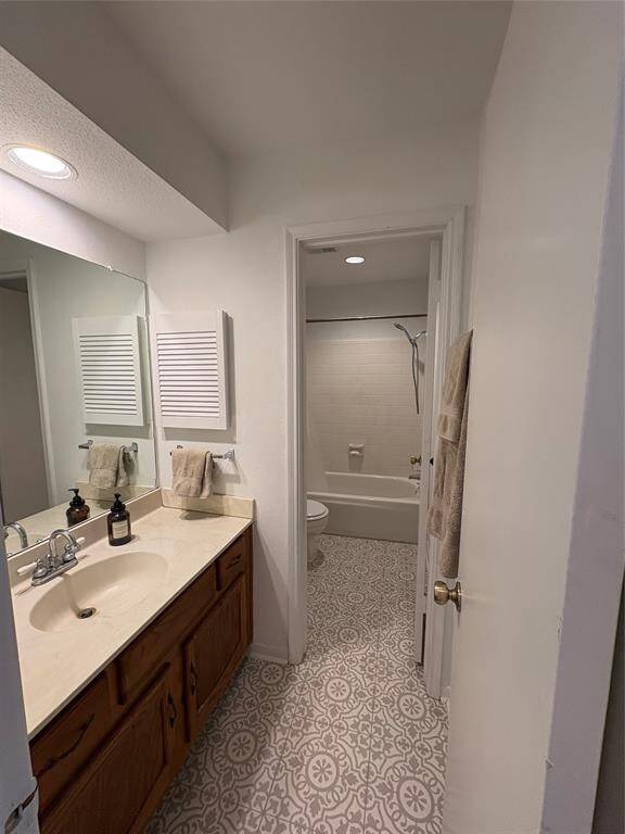Bathroom 2 with a linen closet.