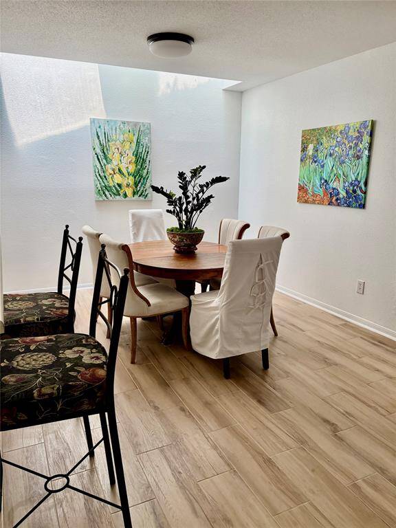 Bar and Dining area easy open flow from living to dining area. Light and bright with natural skylight that brightens the room.