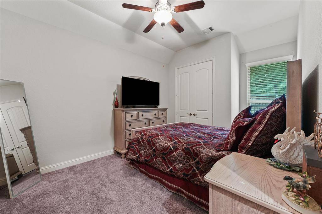 Third guest bedroom at the back